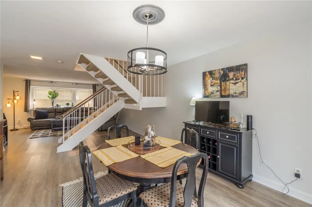 7094 Stonington Drive, Atlanta, Georgia 30328, 2 Bedrooms Bedrooms, ,2 BathroomsBathrooms,Residential,Sold,7094 Stonington Drive,6854909