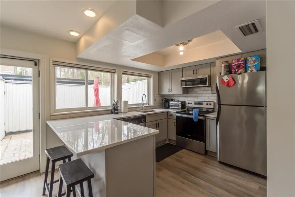 7094 Stonington Drive, Atlanta, Georgia 30328, 2 Bedrooms Bedrooms, ,2 BathroomsBathrooms,Residential,Sold,7094 Stonington Drive,6854909