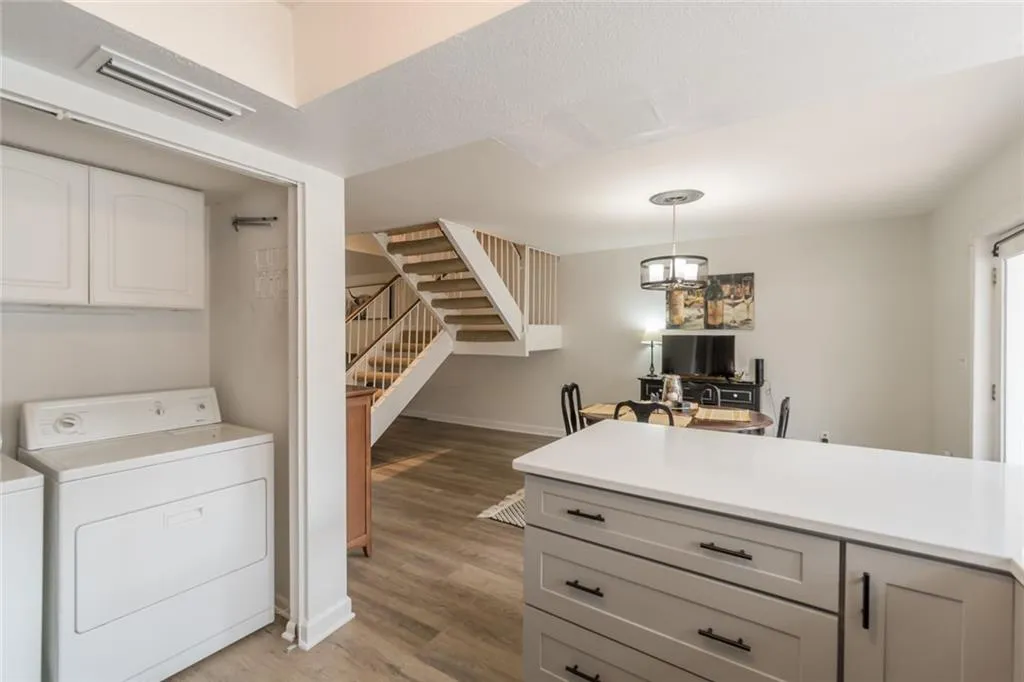7094 Stonington Drive, Atlanta, Georgia 30328, 2 Bedrooms Bedrooms, ,2 BathroomsBathrooms,Residential,Sold,7094 Stonington Drive,6854909