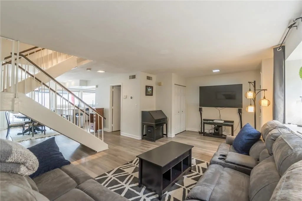 7094 Stonington Drive, Atlanta, Georgia 30328, 2 Bedrooms Bedrooms, ,2 BathroomsBathrooms,Residential,Sold,7094 Stonington Drive,6854909