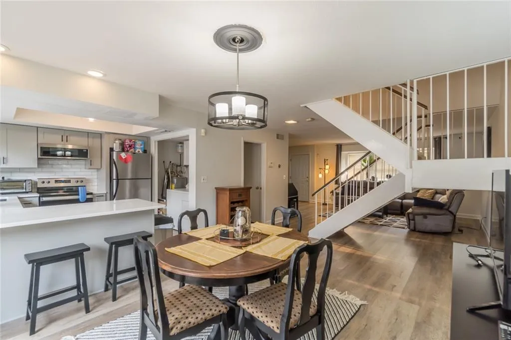 7094 Stonington Drive, Atlanta, Georgia 30328, 2 Bedrooms Bedrooms, ,2 BathroomsBathrooms,Residential,Sold,7094 Stonington Drive,6854909