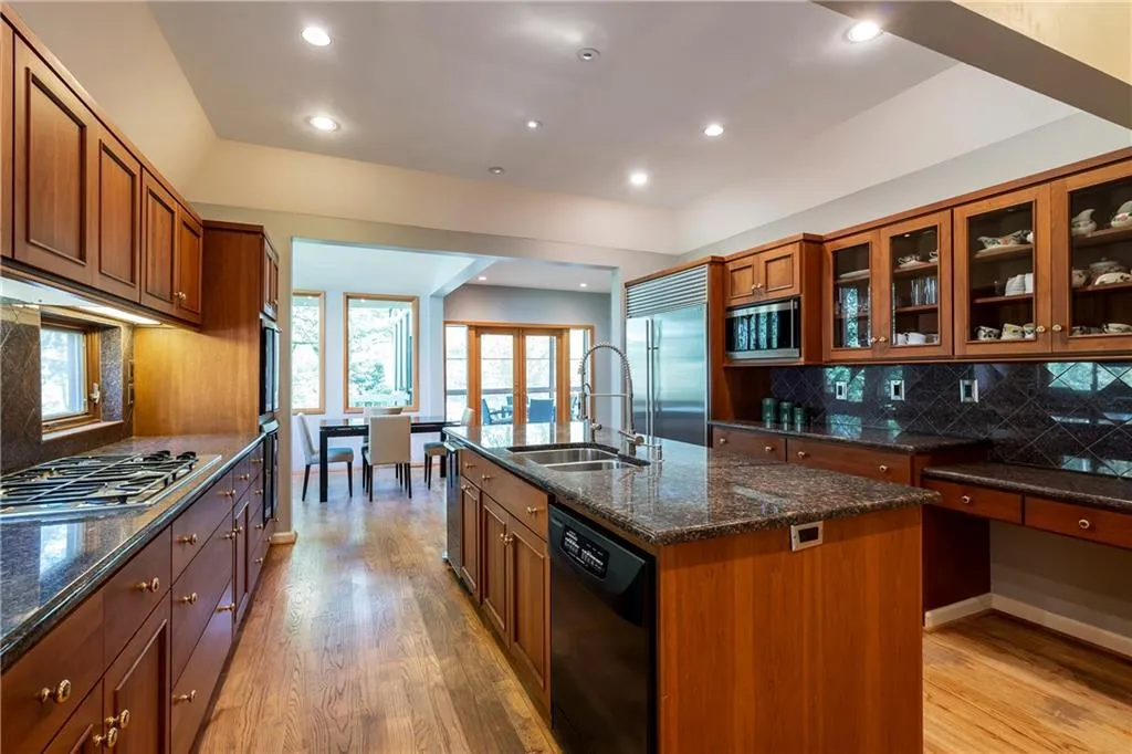 5120 Jett Forest Trail, Atlanta, Georgia 30327, 5 Bedrooms Bedrooms, ,4 BathroomsBathrooms,Residential,Sold,5120 Jett Forest Trail,6537740