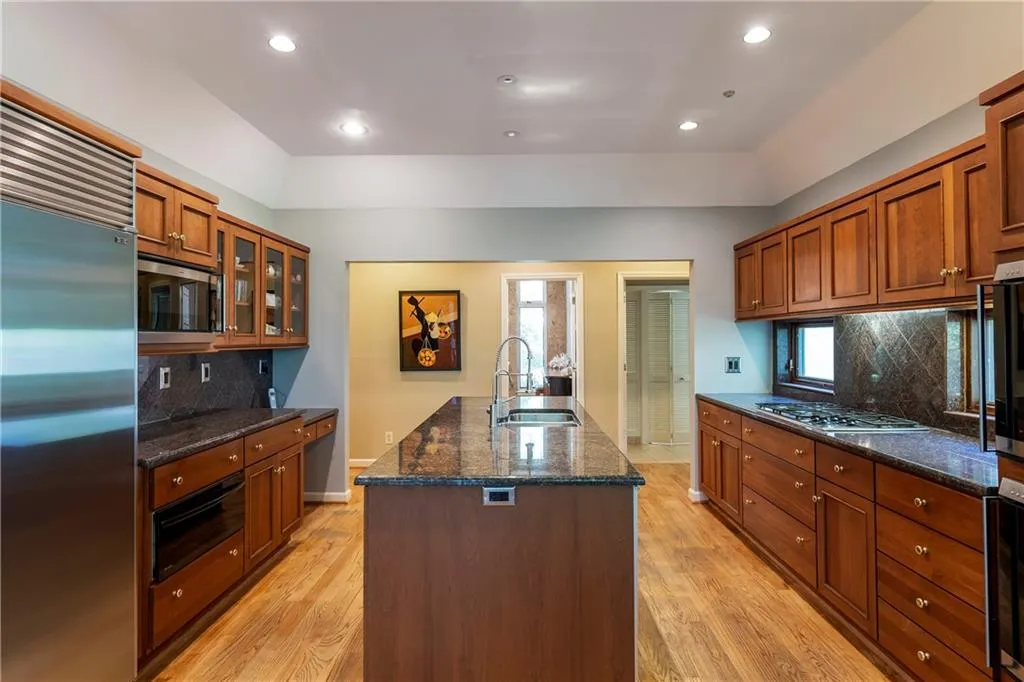5120 Jett Forest Trail, Atlanta, Georgia 30327, 5 Bedrooms Bedrooms, ,4 BathroomsBathrooms,Residential,Sold,5120 Jett Forest Trail,6537740