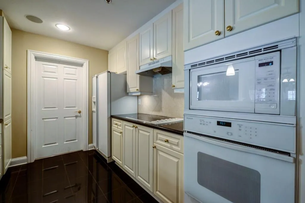 211 Colonial Homes Drive Nw Unit 2405, Atlanta, Georgia 30309, 2 Bedrooms Bedrooms, ,2 BathroomsBathrooms,Residential,Sold,211 Colonial Homes Drive Nw Unit 2405,5666842