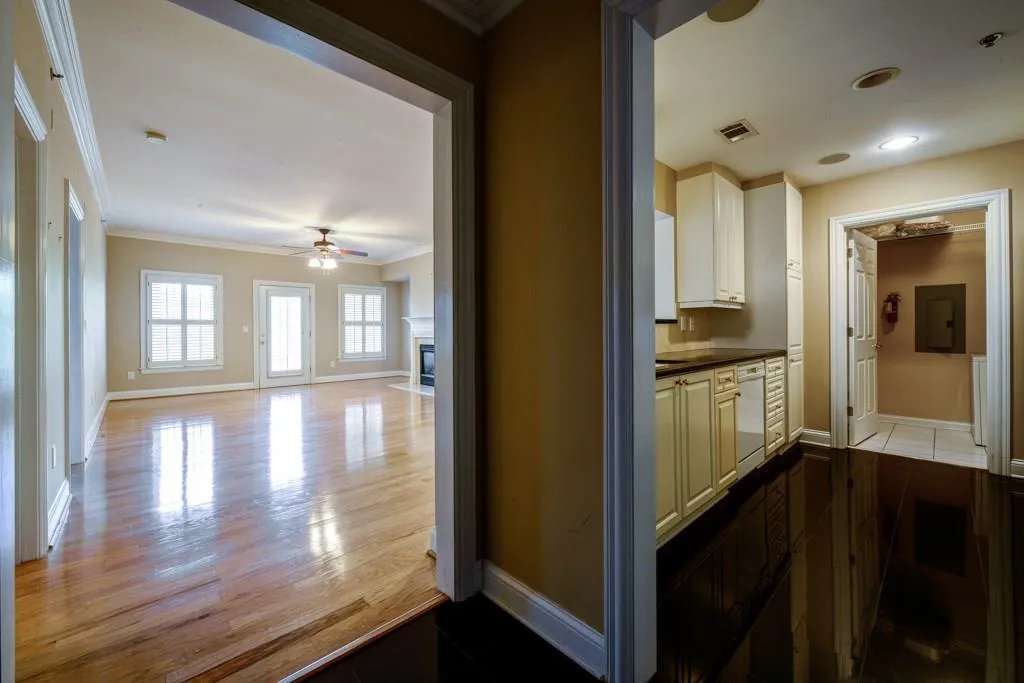 211 Colonial Homes Drive Nw Unit 2405, Atlanta, Georgia 30309, 2 Bedrooms Bedrooms, ,2 BathroomsBathrooms,Residential,Sold,211 Colonial Homes Drive Nw Unit 2405,5666842