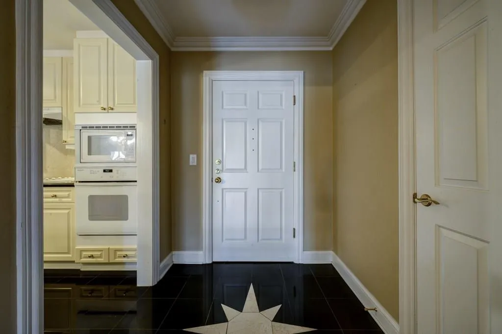 211 Colonial Homes Drive Nw Unit 2405, Atlanta, Georgia 30309, 2 Bedrooms Bedrooms, ,2 BathroomsBathrooms,Residential,Sold,211 Colonial Homes Drive Nw Unit 2405,5666842
