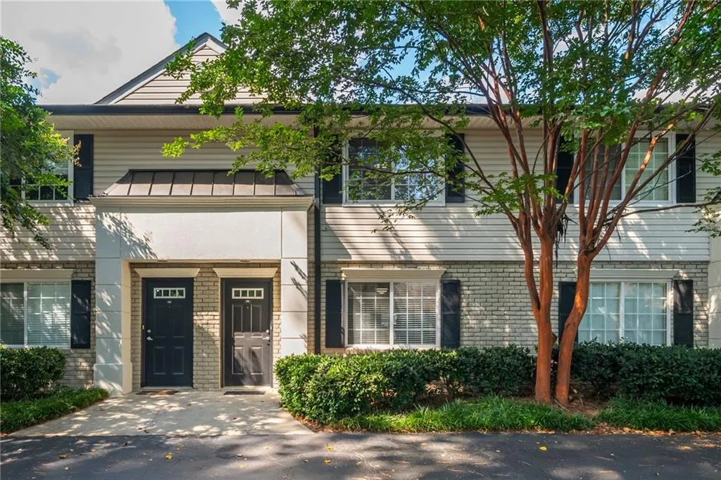 6940 Roswell Road Unit B4, Sandy Springs, Georgia 30328, 2 Bedrooms Bedrooms, ,1 BathroomBathrooms,Residential,For Sale,6940 Roswell Road Unit B4,7729982