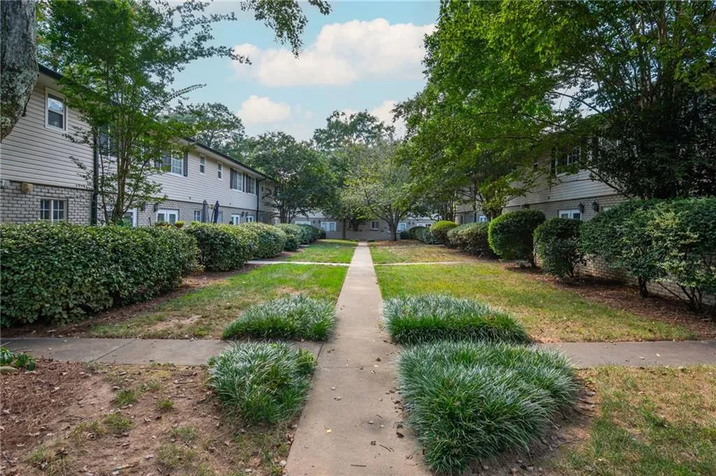 6940 Roswell Road Unit B4, Sandy Springs, Georgia 30328, 2 Bedrooms Bedrooms, ,1 BathroomBathrooms,Residential,For Sale,6940 Roswell Road Unit B4,7729982