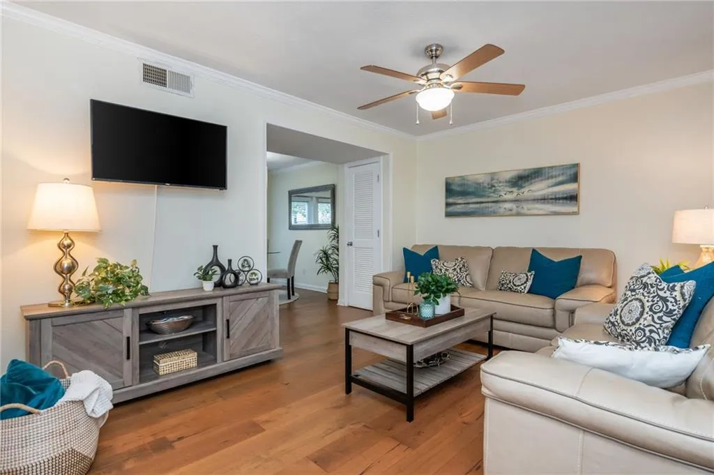 6940 Roswell Road Unit B4, Sandy Springs, Georgia 30328, 2 Bedrooms Bedrooms, ,1 BathroomBathrooms,Residential,For Sale,6940 Roswell Road Unit B4,7729982