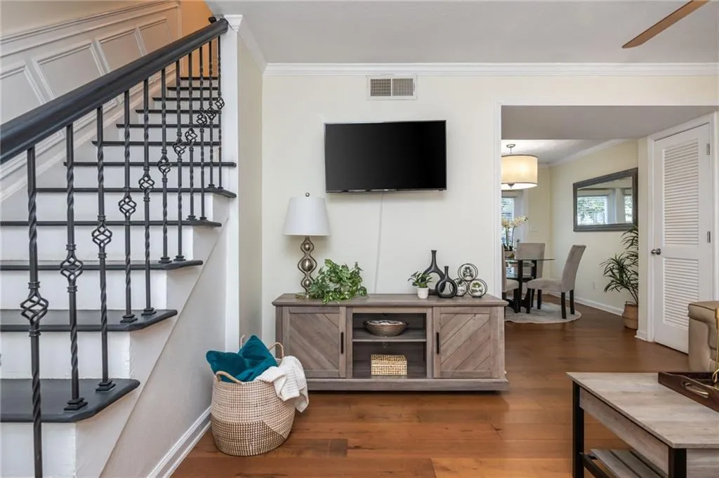 6940 Roswell Road Unit B4, Sandy Springs, Georgia 30328, 2 Bedrooms Bedrooms, ,1 BathroomBathrooms,Residential,For Sale,6940 Roswell Road Unit B4,7729982