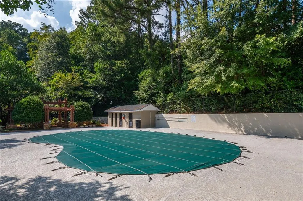 6940 Roswell Road Unit B4, Sandy Springs, Georgia 30328, 2 Bedrooms Bedrooms, ,1 BathroomBathrooms,Residential,For Sale,6940 Roswell Road Unit B4,7729982