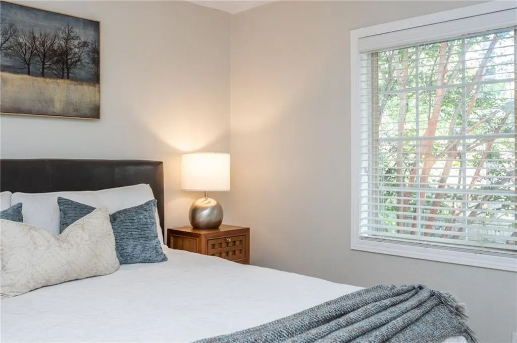6940 Roswell Road Unit B4, Sandy Springs, Georgia 30328, 2 Bedrooms Bedrooms, ,1 BathroomBathrooms,Residential,For Sale,6940 Roswell Road Unit B4,7729982