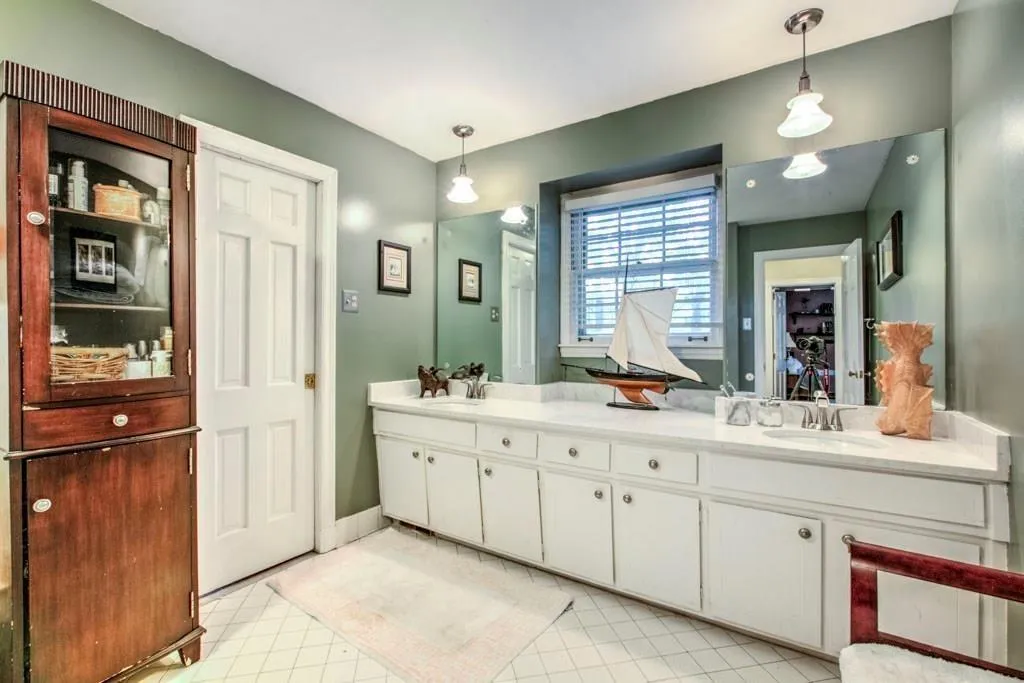 5571 Arundel Drive, Atlanta, Georgia 30327, 5 Bedrooms Bedrooms, ,3 BathroomsBathrooms,Residential,Sold,5571 Arundel Drive,6100452