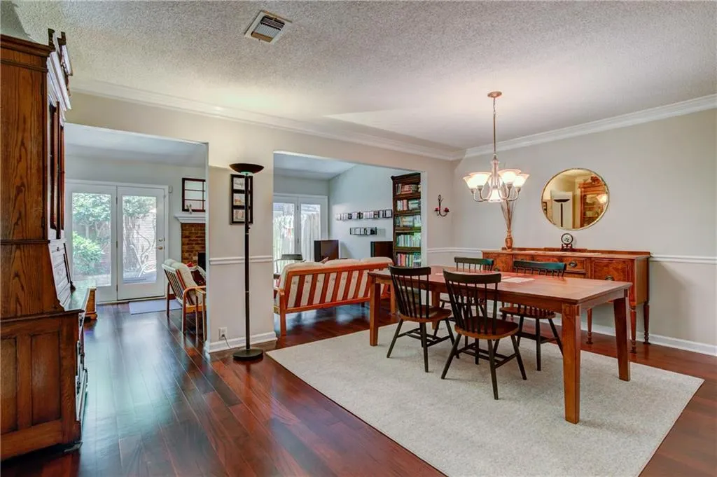 201 Dunwoody Chace, Sandy Springs, Georgia 30328, 2 Bedrooms Bedrooms, ,2 BathroomsBathrooms,Residential,Sold,201 Dunwoody Chace,5711813