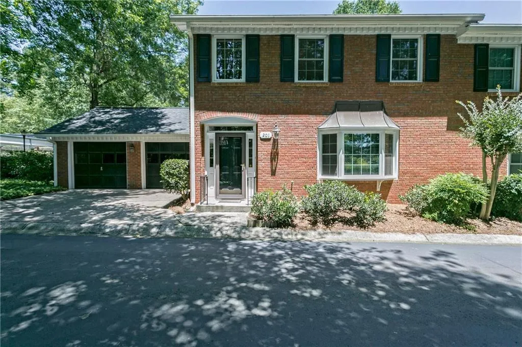 201 Dunwoody Chace, Sandy Springs, Georgia 30328, 2 Bedrooms Bedrooms, ,2 BathroomsBathrooms,Residential,Sold,201 Dunwoody Chace,5711813