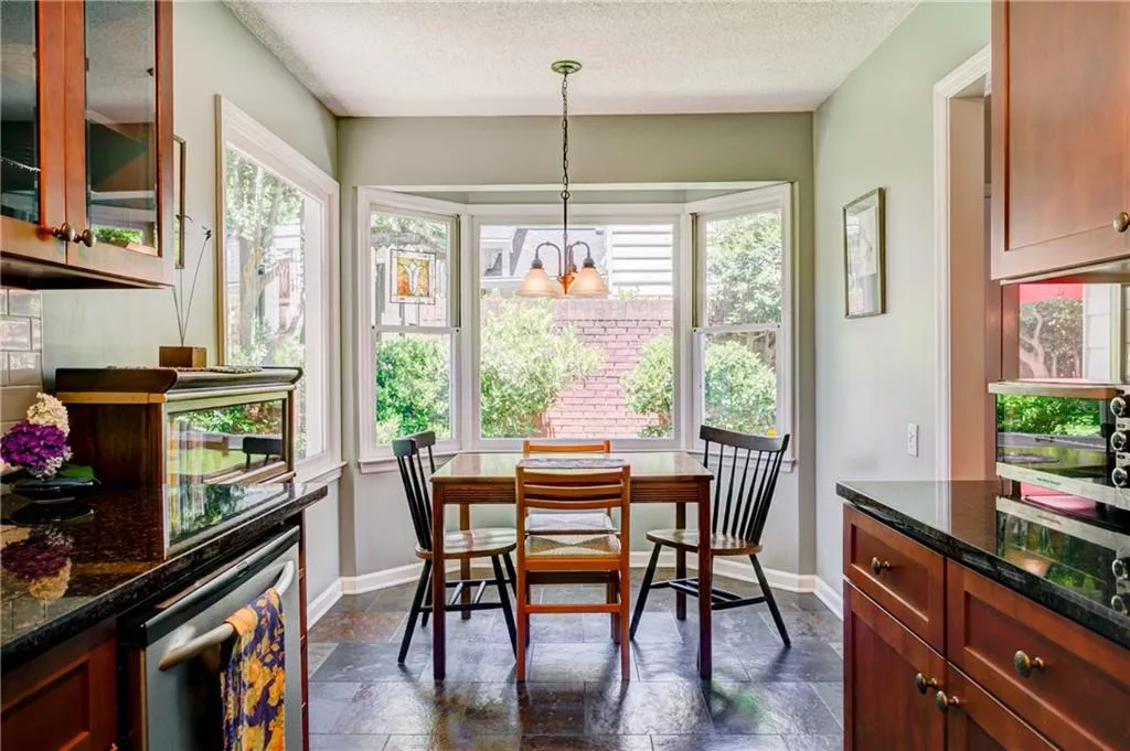 201 Dunwoody Chace, Sandy Springs, Georgia 30328, 2 Bedrooms Bedrooms, ,2 BathroomsBathrooms,Residential,Sold,201 Dunwoody Chace,5711813