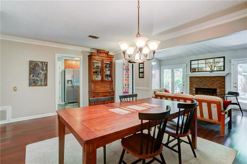 201 Dunwoody Chace, Sandy Springs, Georgia 30328, 2 Bedrooms Bedrooms, ,2 BathroomsBathrooms,Residential,Sold,201 Dunwoody Chace,5711813