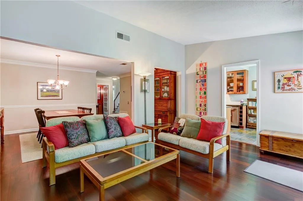 201 Dunwoody Chace, Sandy Springs, Georgia 30328, 2 Bedrooms Bedrooms, ,2 BathroomsBathrooms,Residential,Sold,201 Dunwoody Chace,5711813