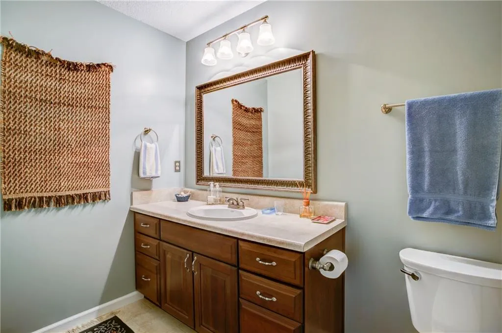 201 Dunwoody Chace, Sandy Springs, Georgia 30328, 2 Bedrooms Bedrooms, ,2 BathroomsBathrooms,Residential,Sold,201 Dunwoody Chace,5711813
