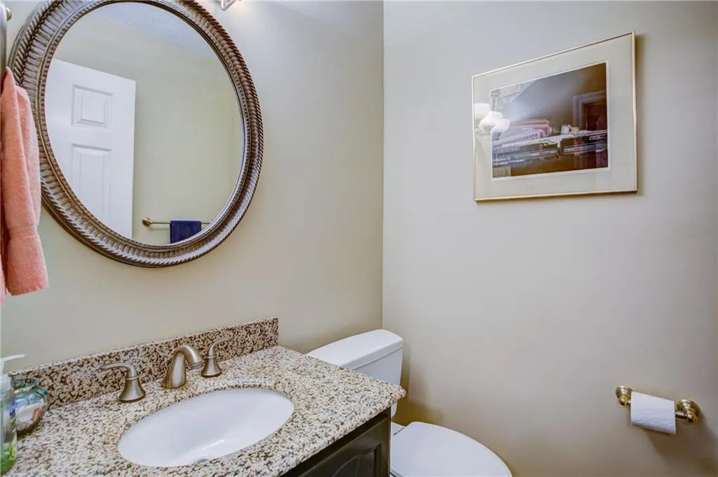 201 Dunwoody Chace, Sandy Springs, Georgia 30328, 2 Bedrooms Bedrooms, ,2 BathroomsBathrooms,Residential,Sold,201 Dunwoody Chace,5711813