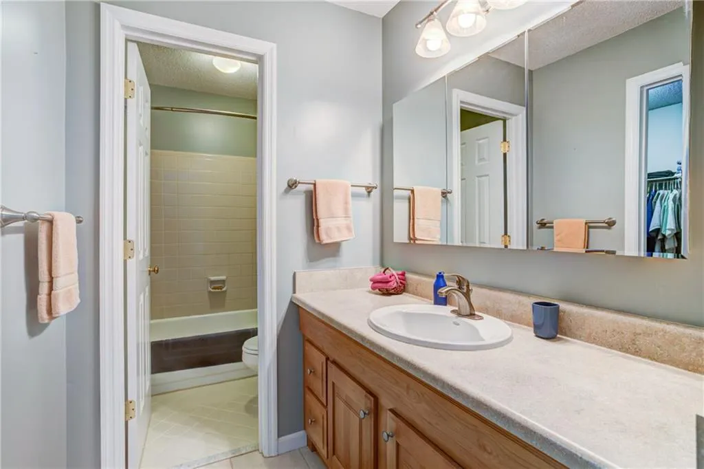 201 Dunwoody Chace, Sandy Springs, Georgia 30328, 2 Bedrooms Bedrooms, ,2 BathroomsBathrooms,Residential,Sold,201 Dunwoody Chace,5711813