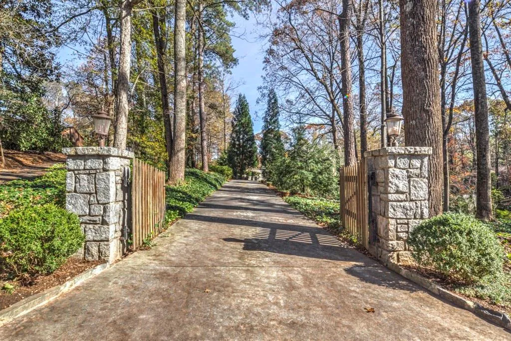 4605 Dudley Lane, Atlanta, Georgia 30327, 7 Bedrooms Bedrooms, ,8 BathroomsBathrooms,Residential,Sold,4605 Dudley Lane,5855921