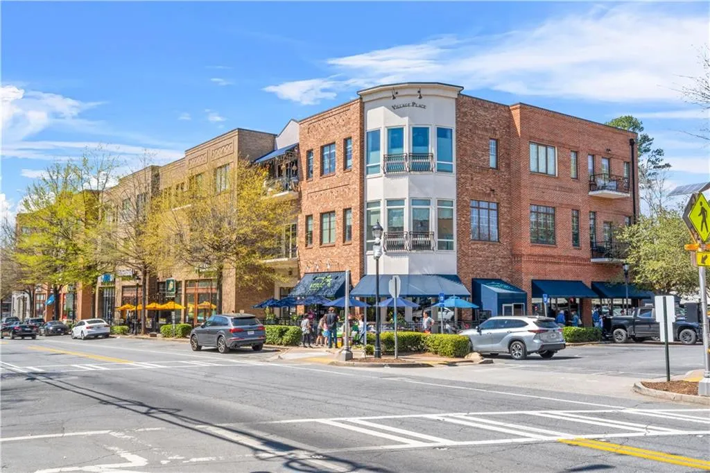 Located minutes from Dresden Village