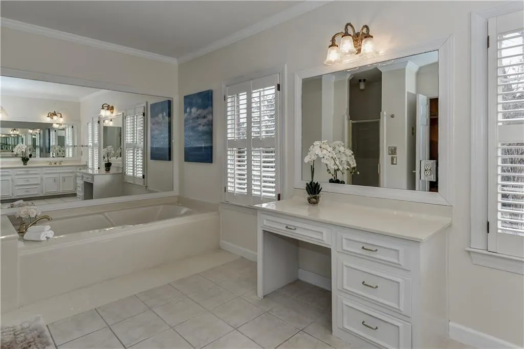 7800 Landowne Drive, Atlanta, Georgia 30350, 5 Bedrooms Bedrooms, ,4 BathroomsBathrooms,Residential,Sold,7800 Landowne Drive,5624268