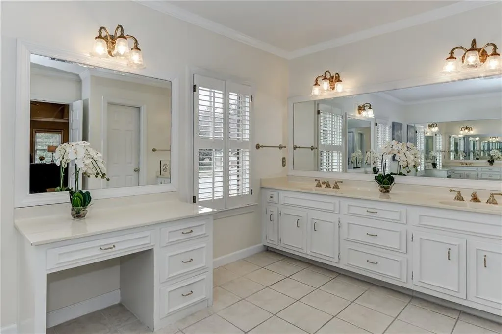 7800 Landowne Drive, Atlanta, Georgia 30350, 5 Bedrooms Bedrooms, ,4 BathroomsBathrooms,Residential,Sold,7800 Landowne Drive,5624268