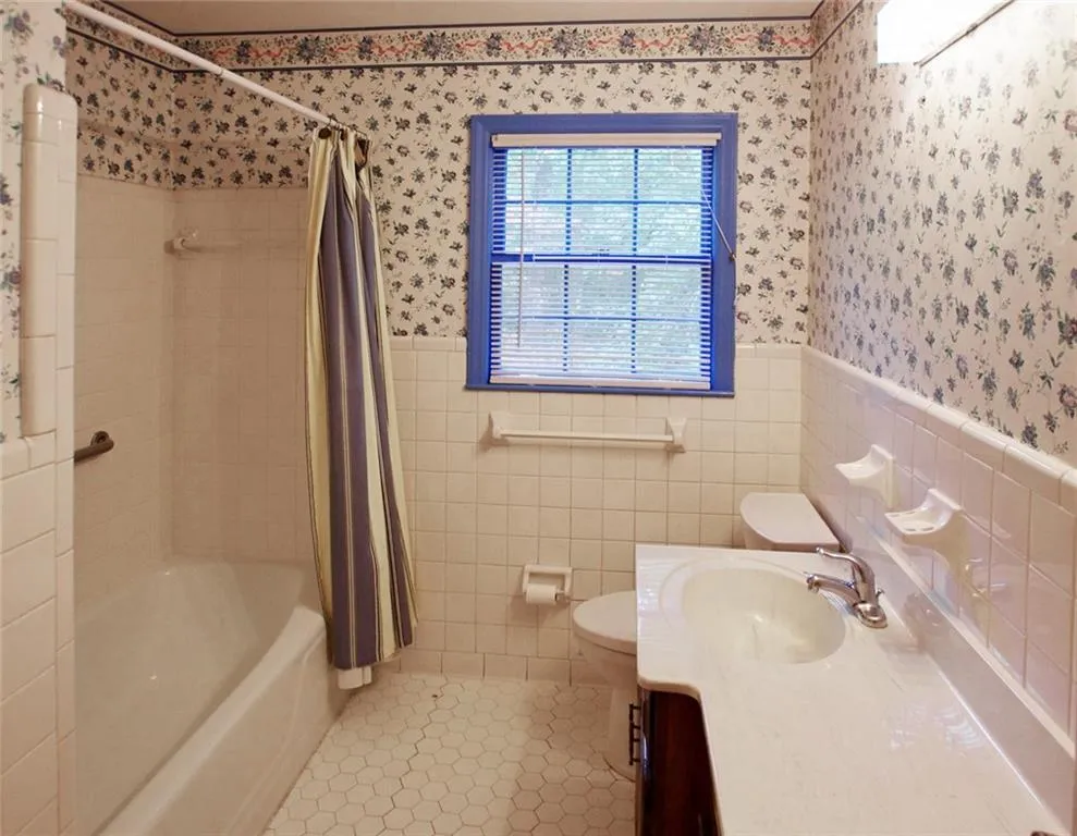 6555 Sentry Hill Trail, Sandy Springs, Georgia 30328, 4 Bedrooms Bedrooms, ,3 BathroomsBathrooms,Residential,Sold,6555 Sentry Hill Trail,6634643