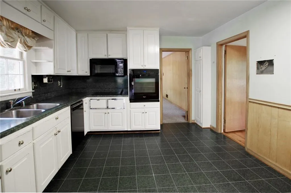 6555 Sentry Hill Trail, Sandy Springs, Georgia 30328, 4 Bedrooms Bedrooms, ,3 BathroomsBathrooms,Residential,Sold,6555 Sentry Hill Trail,6634643