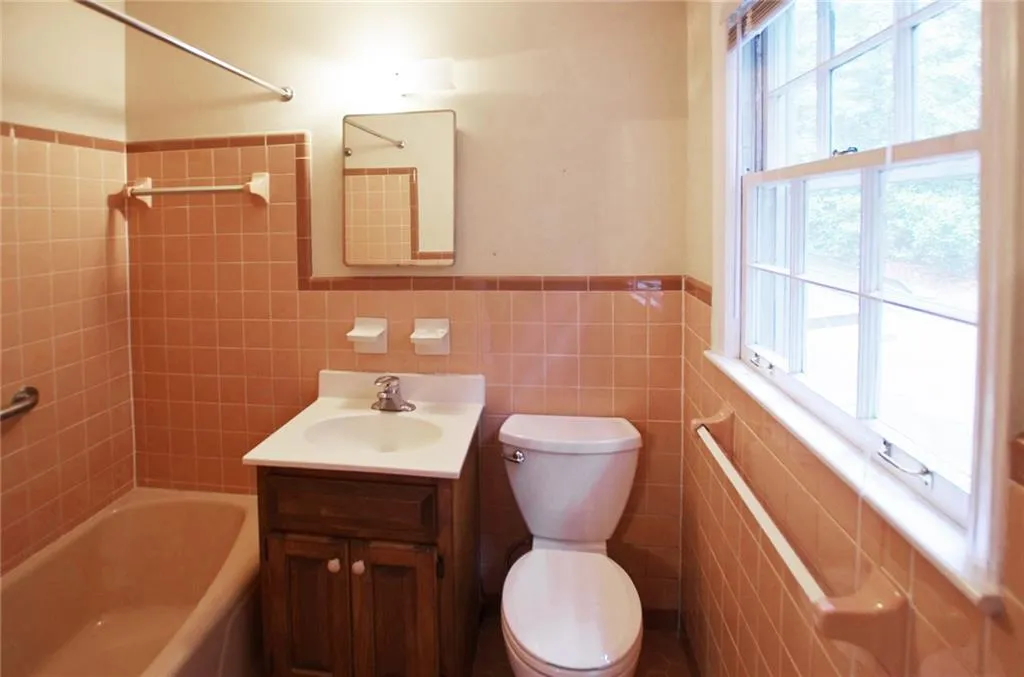 6555 Sentry Hill Trail, Sandy Springs, Georgia 30328, 4 Bedrooms Bedrooms, ,3 BathroomsBathrooms,Residential,Sold,6555 Sentry Hill Trail,6634643