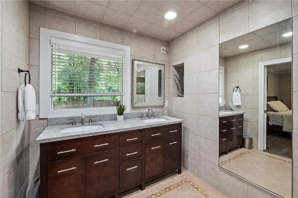 6639 Cherry Tree Lane, Sandy Springs, Georgia 30328, 3 Bedrooms Bedrooms, ,2 BathroomsBathrooms,Residential,Sold,6639 Cherry Tree Lane,6910756