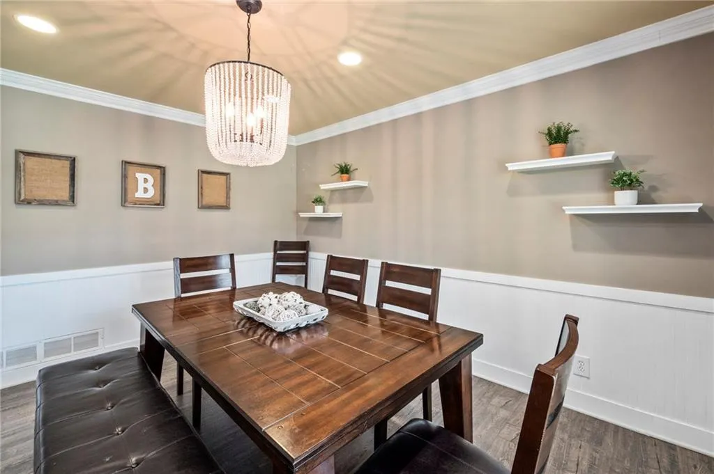 6639 Cherry Tree Lane, Sandy Springs, Georgia 30328, 3 Bedrooms Bedrooms, ,2 BathroomsBathrooms,Residential,Sold,6639 Cherry Tree Lane,6910756