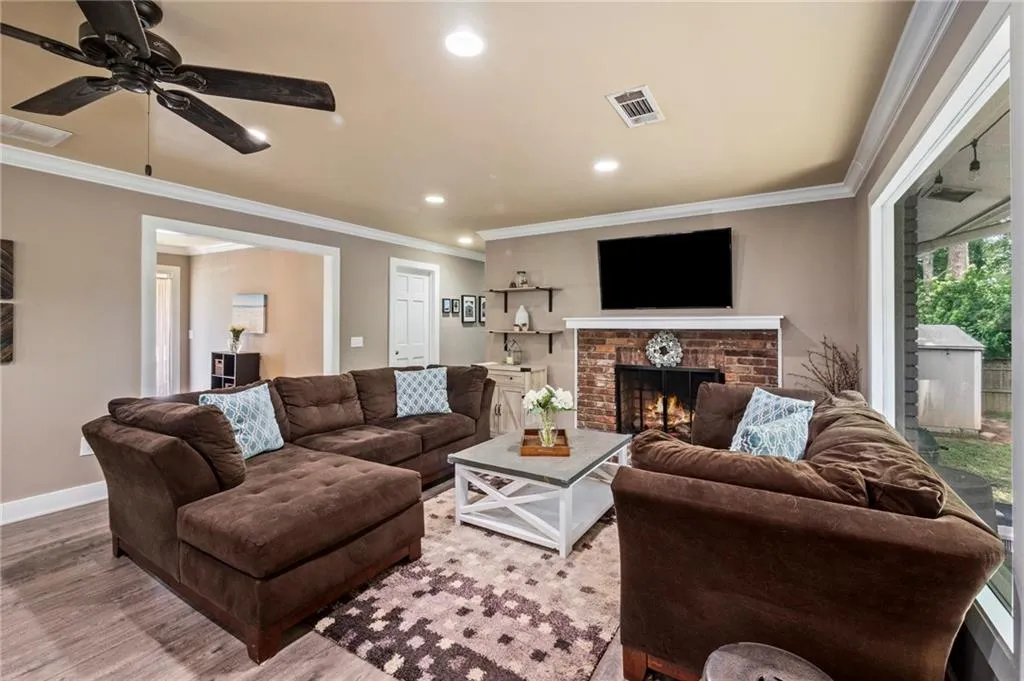 6639 Cherry Tree Lane, Sandy Springs, Georgia 30328, 3 Bedrooms Bedrooms, ,2 BathroomsBathrooms,Residential,Sold,6639 Cherry Tree Lane,6910756