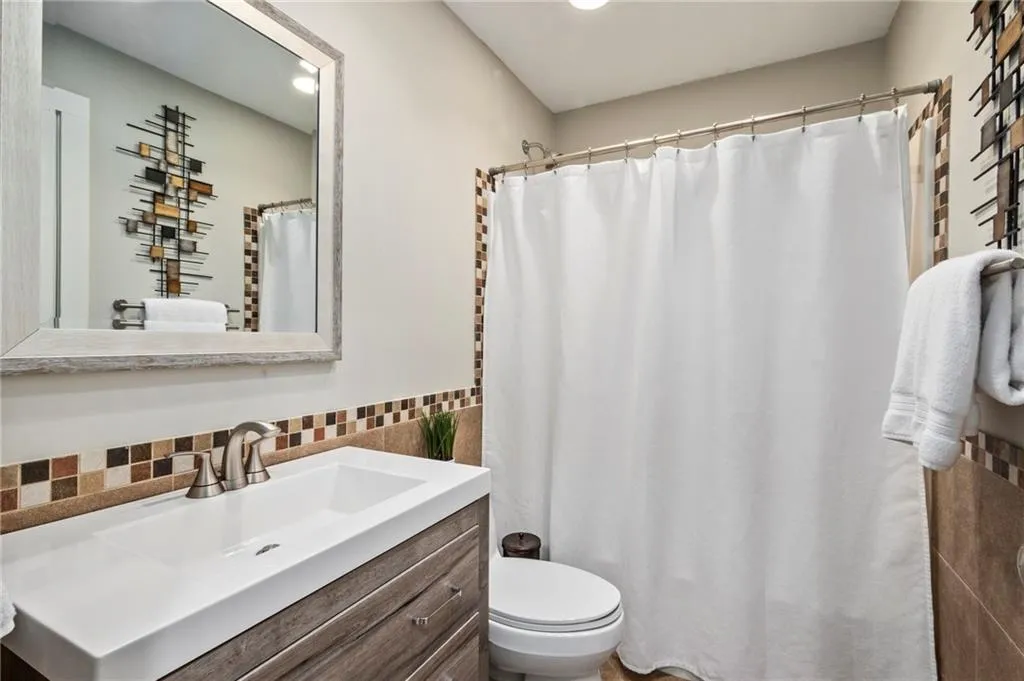 6639 Cherry Tree Lane, Sandy Springs, Georgia 30328, 3 Bedrooms Bedrooms, ,2 BathroomsBathrooms,Residential,Sold,6639 Cherry Tree Lane,6910756