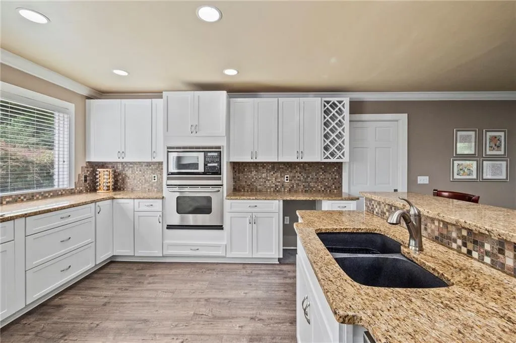 6639 Cherry Tree Lane, Sandy Springs, Georgia 30328, 3 Bedrooms Bedrooms, ,2 BathroomsBathrooms,Residential,Sold,6639 Cherry Tree Lane,6910756