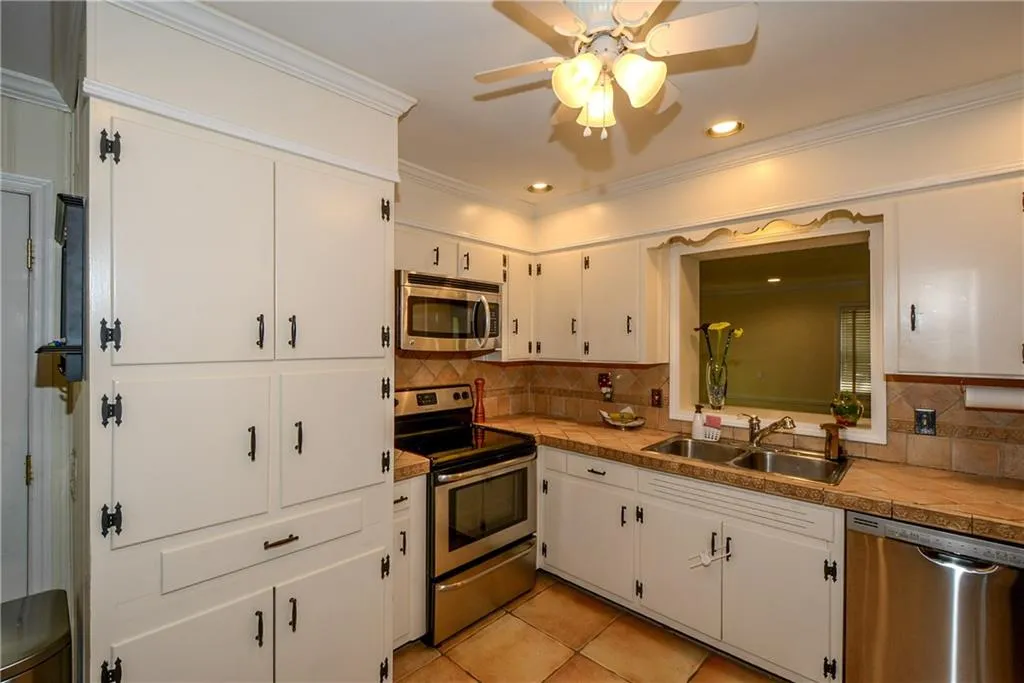 6575 Wright Circle Ne, Sandy Springs, Georgia 30328, 3 Bedrooms Bedrooms, ,2 BathroomsBathrooms,Residential,Sold,6575 Wright Circle Ne,5696016