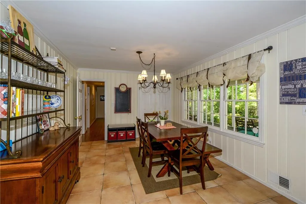 6575 Wright Circle Ne, Sandy Springs, Georgia 30328, 3 Bedrooms Bedrooms, ,2 BathroomsBathrooms,Residential,Sold,6575 Wright Circle Ne,5696016