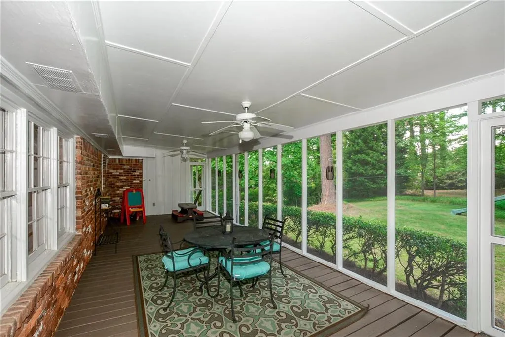 6575 Wright Circle Ne, Sandy Springs, Georgia 30328, 3 Bedrooms Bedrooms, ,2 BathroomsBathrooms,Residential,Sold,6575 Wright Circle Ne,5696016