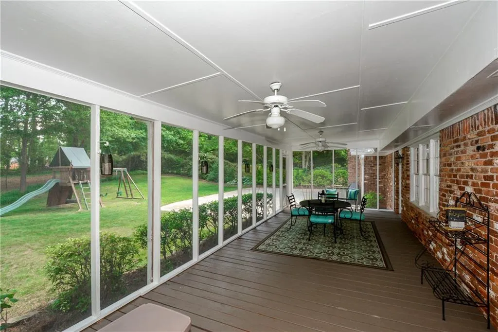 6575 Wright Circle Ne, Sandy Springs, Georgia 30328, 3 Bedrooms Bedrooms, ,2 BathroomsBathrooms,Residential,Sold,6575 Wright Circle Ne,5696016