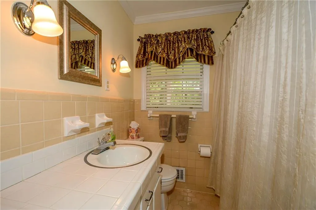 6575 Wright Circle Ne, Sandy Springs, Georgia 30328, 3 Bedrooms Bedrooms, ,2 BathroomsBathrooms,Residential,Sold,6575 Wright Circle Ne,5696016