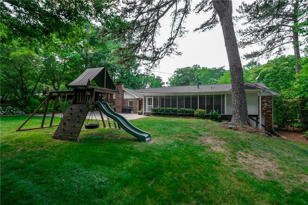 6575 Wright Circle Ne, Sandy Springs, Georgia 30328, 3 Bedrooms Bedrooms, ,2 BathroomsBathrooms,Residential,Sold,6575 Wright Circle Ne,5696016