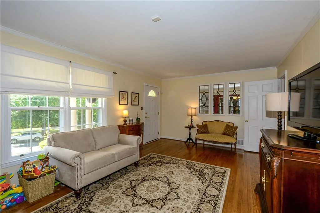 6575 Wright Circle Ne, Sandy Springs, Georgia 30328, 3 Bedrooms Bedrooms, ,2 BathroomsBathrooms,Residential,Sold,6575 Wright Circle Ne,5696016