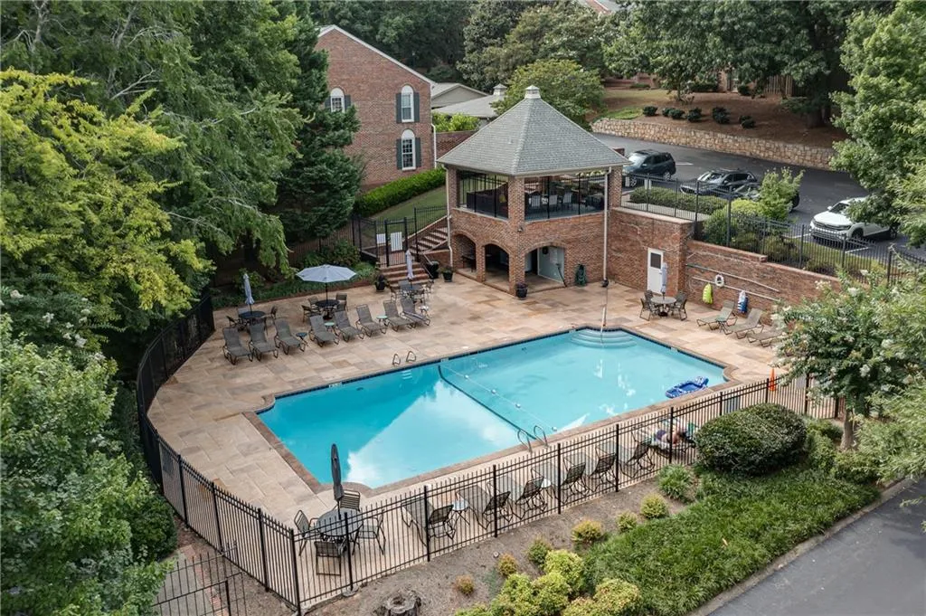 326 The Chace, Sandy Springs, Georgia 30328, 3 Bedrooms Bedrooms, ,2 BathroomsBathrooms,Residential,Sold,326 The Chace,6926233