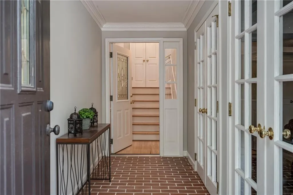326 The Chace, Sandy Springs, Georgia 30328, 3 Bedrooms Bedrooms, ,2 BathroomsBathrooms,Residential,Sold,326 The Chace,6926233