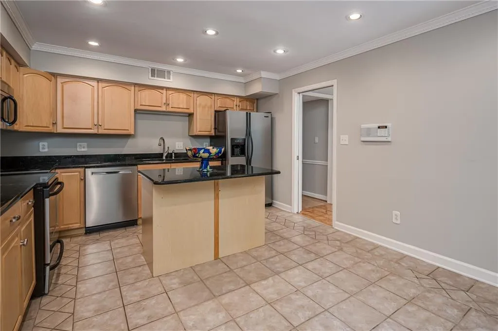 326 The Chace, Sandy Springs, Georgia 30328, 3 Bedrooms Bedrooms, ,2 BathroomsBathrooms,Residential,Sold,326 The Chace,6926233