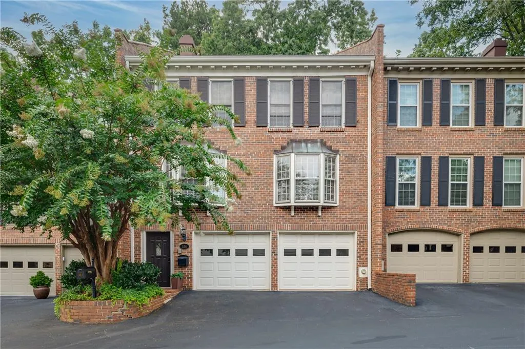 326 The Chace, Sandy Springs, Georgia 30328, 3 Bedrooms Bedrooms, ,2 BathroomsBathrooms,Residential,Sold,326 The Chace,6926233