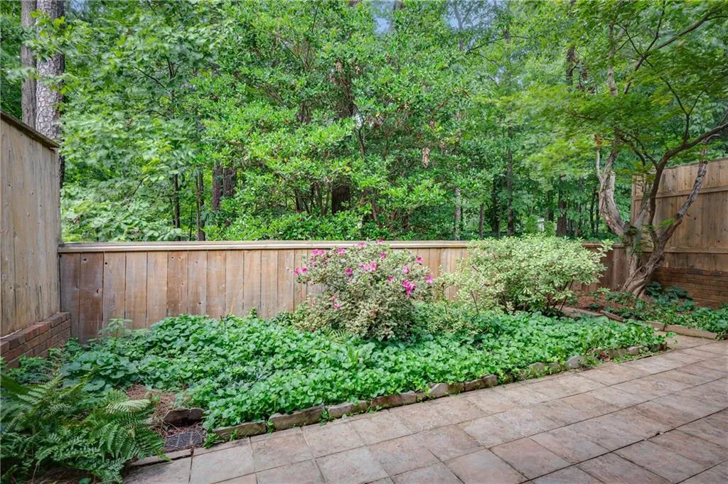 326 The Chace, Sandy Springs, Georgia 30328, 3 Bedrooms Bedrooms, ,2 BathroomsBathrooms,Residential,Sold,326 The Chace,6926233