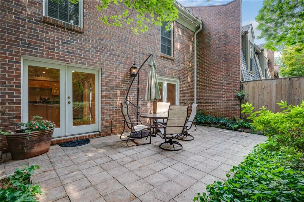 326 The Chace, Sandy Springs, Georgia 30328, 3 Bedrooms Bedrooms, ,2 BathroomsBathrooms,Residential,Sold,326 The Chace,6926233